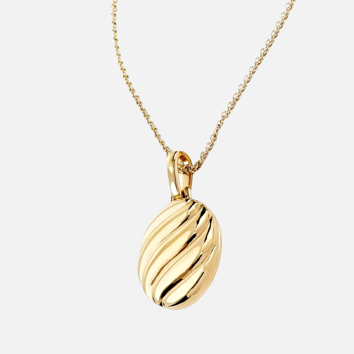 Shell a Viv Pendant Necklace